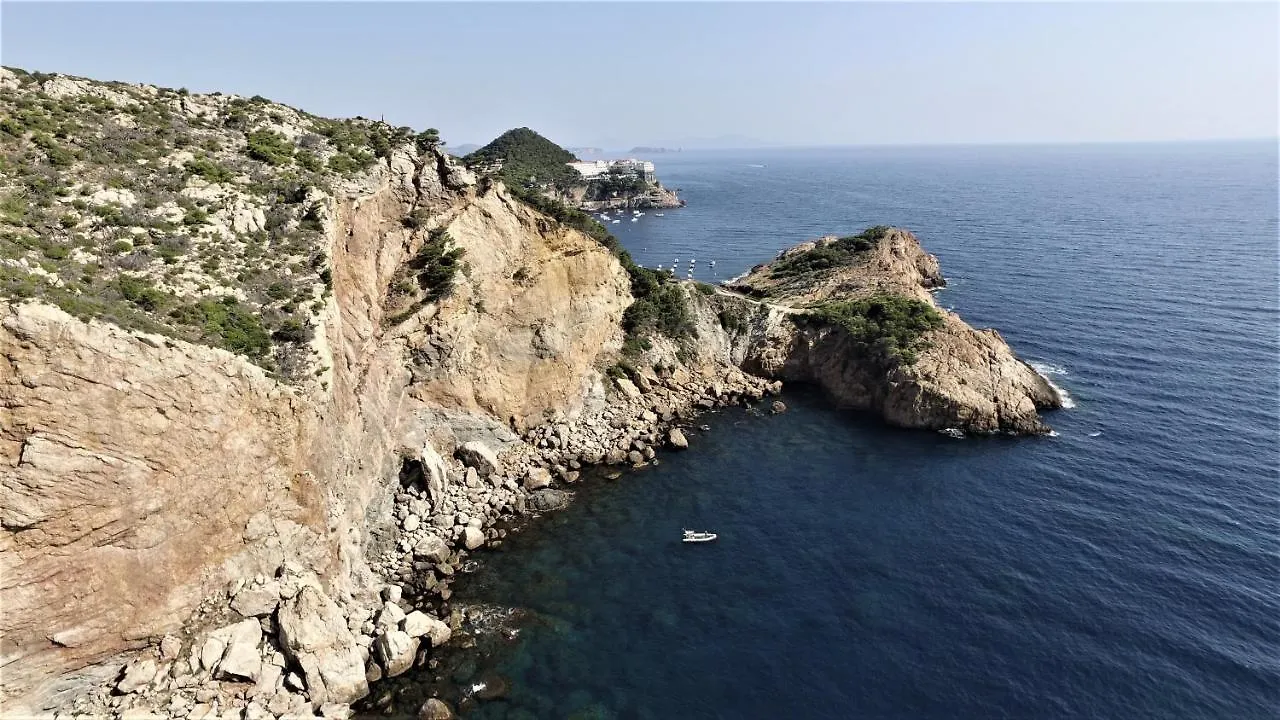 Sol y Mar 1-Maison jumelée avec terrasse, piscine et parking communautaire, surplomb de mer Begur