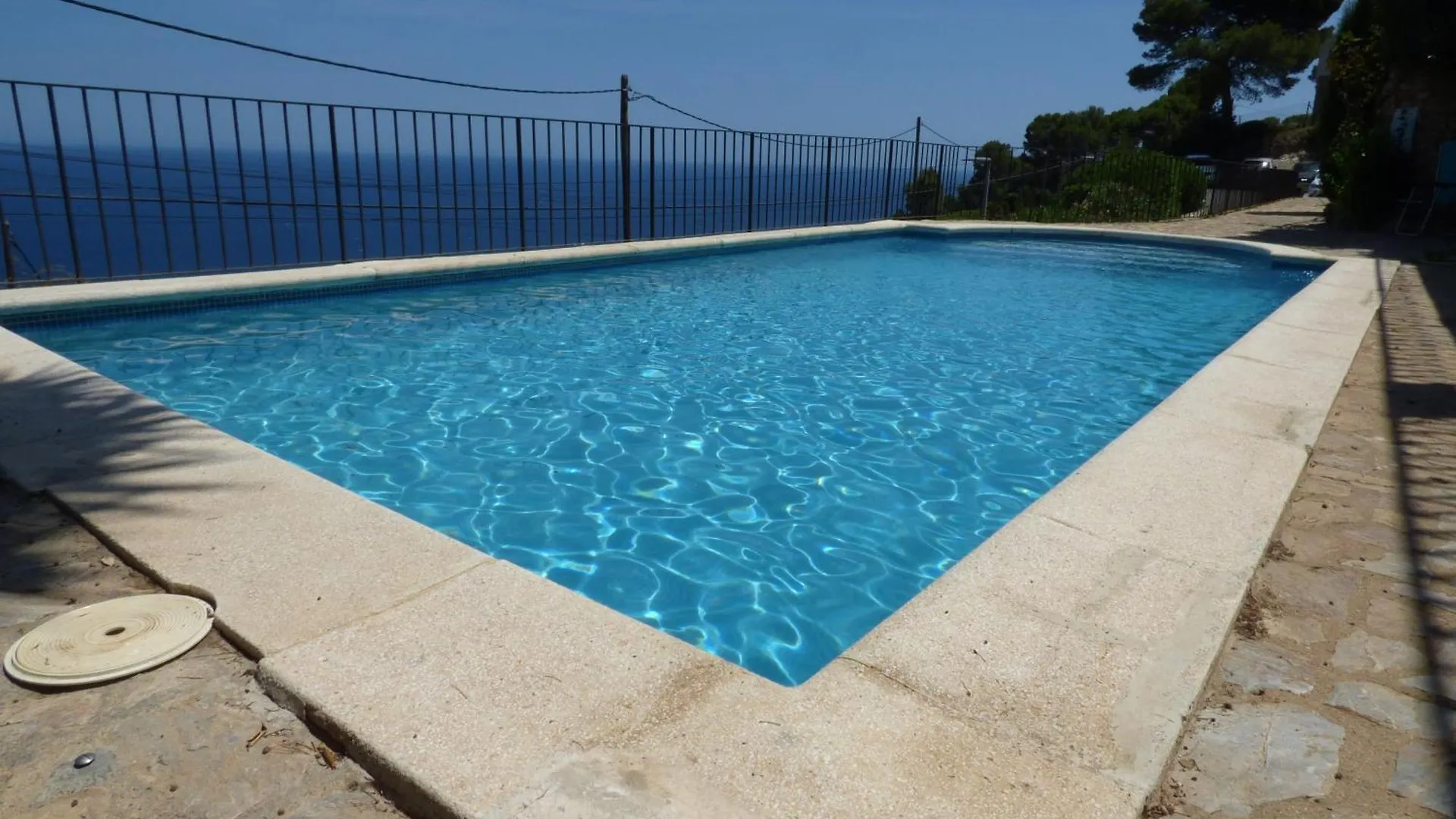 Sol y Mar 1-Maison jumelée avec terrasse, piscine et parking communautaire, surplomb de mer Begur España