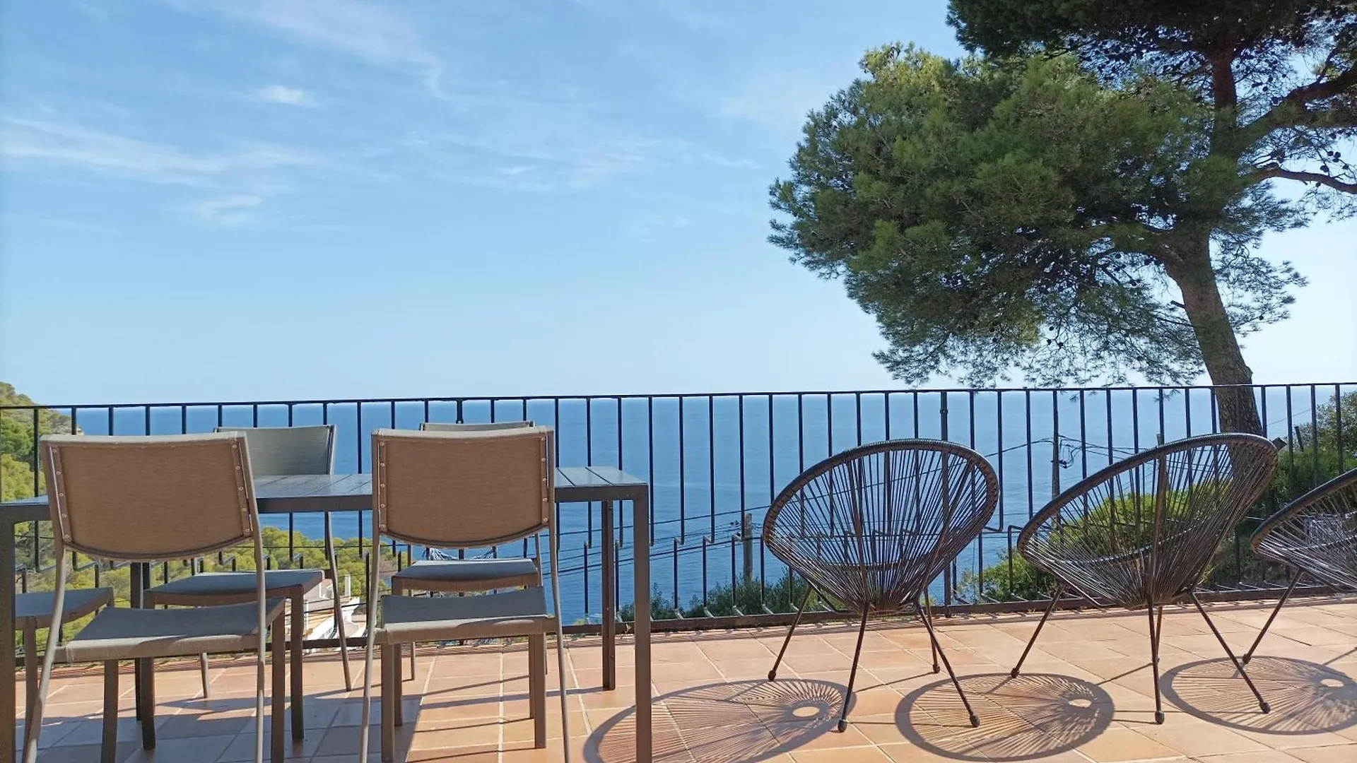 Sol y Mar 1-Maison jumelée avec terrasse, piscine et parking communautaire, surplomb de mer Begur