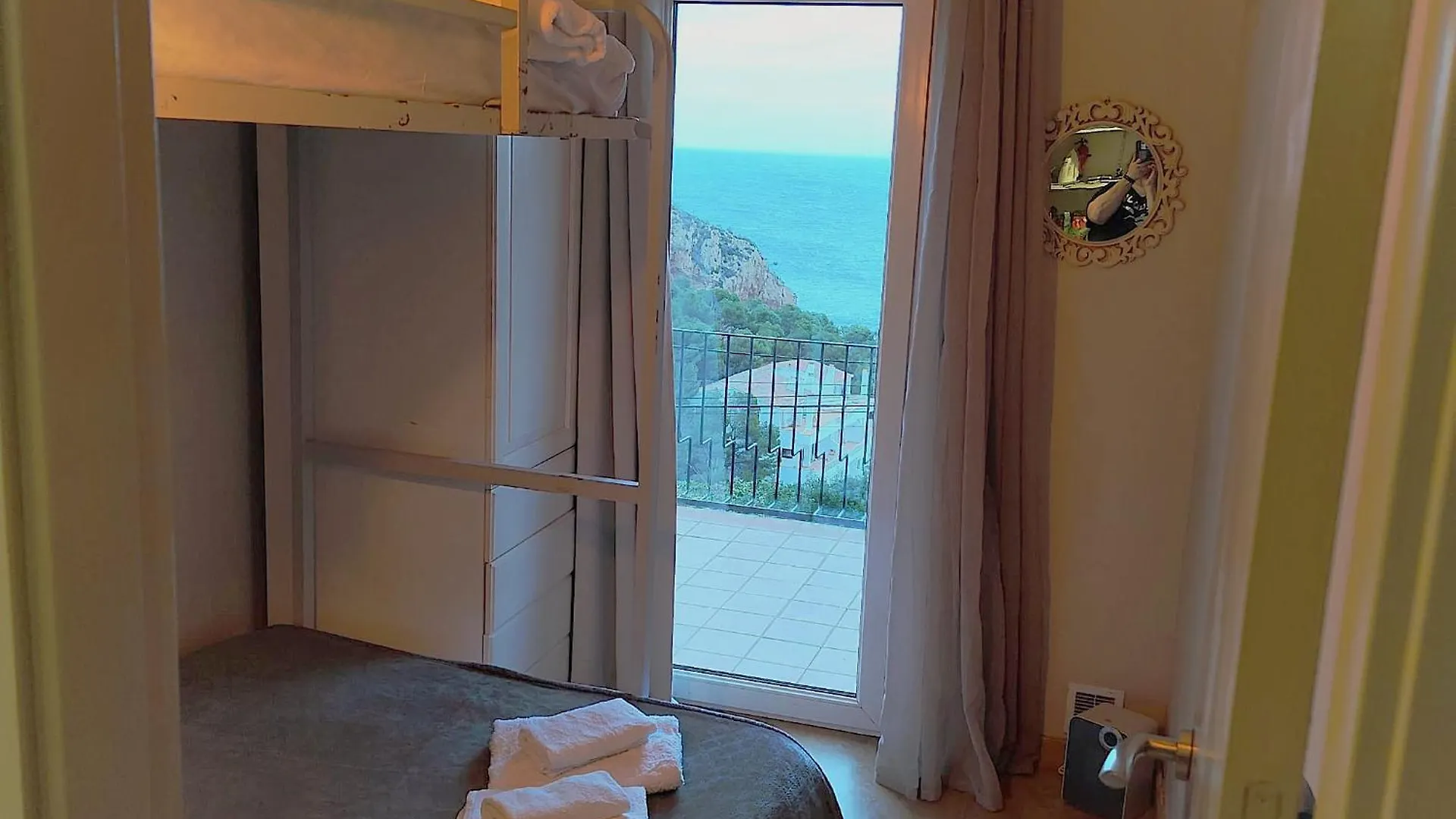 Sol y Mar 1-Maison jumelée avec terrasse, piscine et parking communautaire, surplomb de mer Begur España